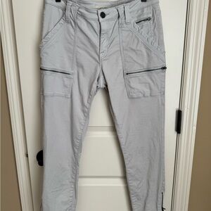 Joie Park Skinny Pant in light grey. Size 30.